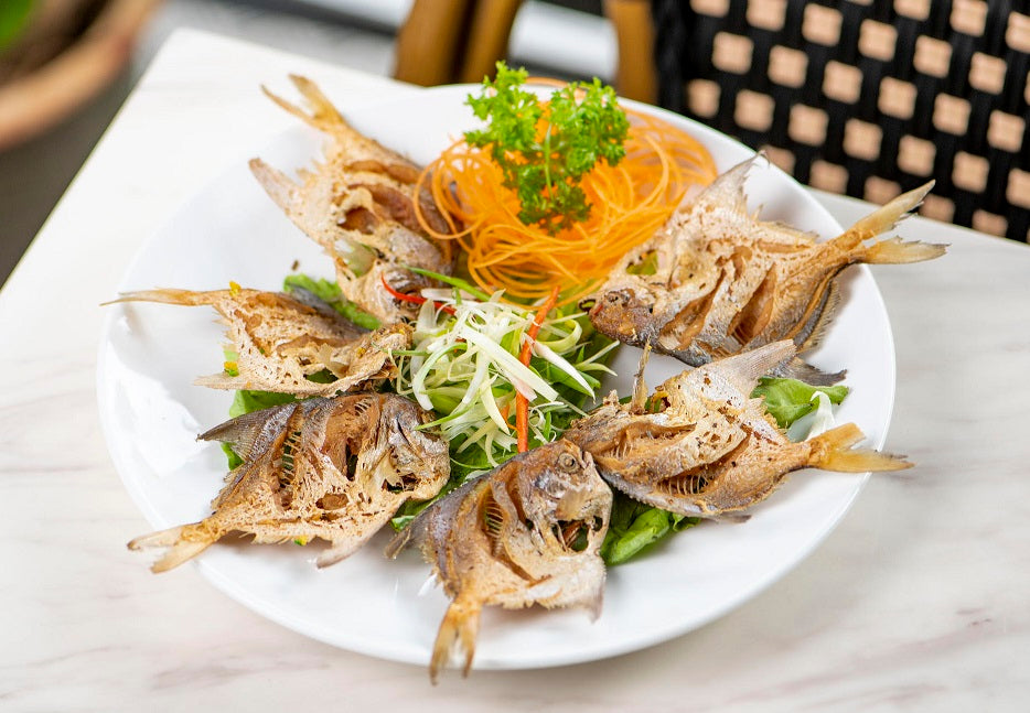 Kitchen Chaos: Crispy Deep Fried Baby White Pomfret 脆皮炸白鲳鱼仔